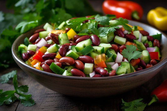 Salade de haricots rénaux colorés avec légumes frais et vinaigrette acidulée